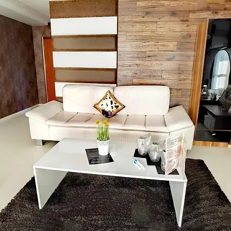 Hotel Acktion
